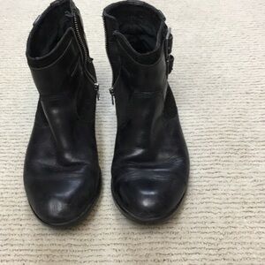 Sorel Black Leather Ankle Booties